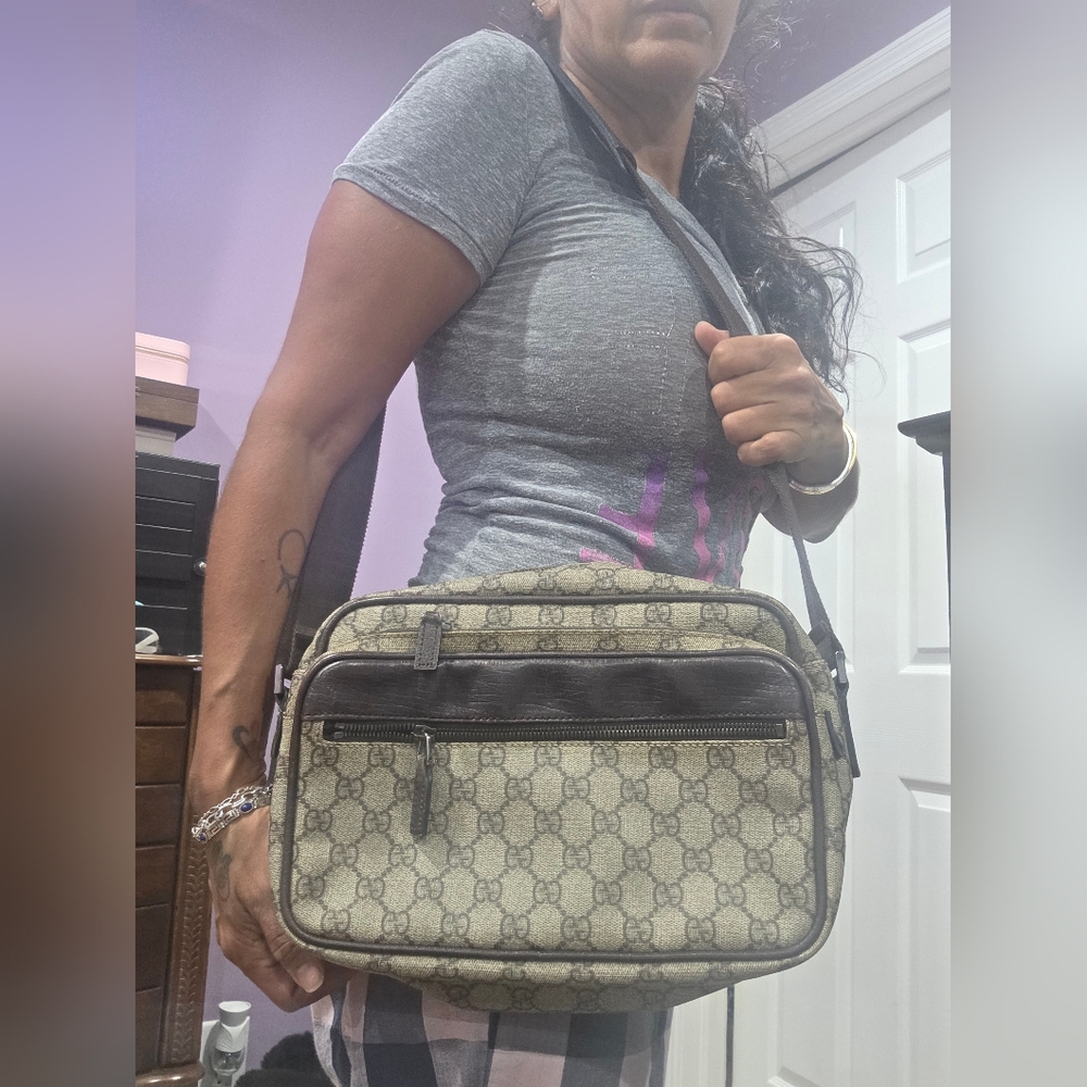 Authentic Vintage Gucci GG Crossbody - Picture 14 of 14
